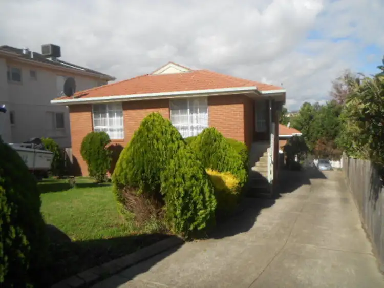 1/5 Cassinia Crescent, Meadow Heights VIC 3048