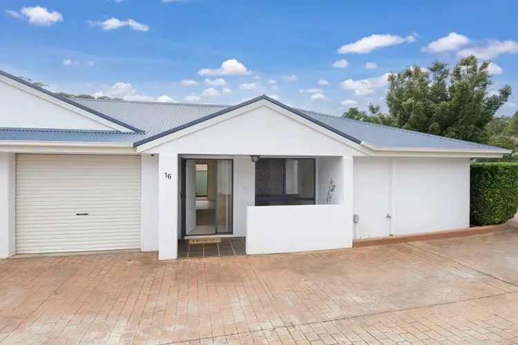 8 Sherwood Road