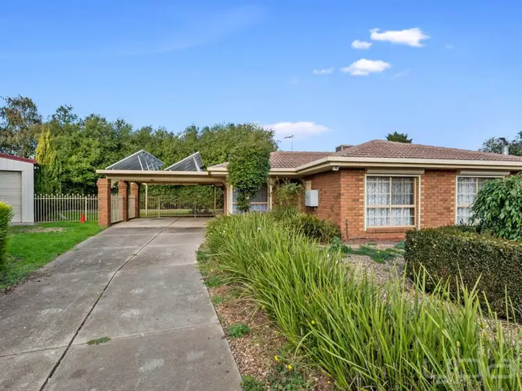 5 Henley Place, Melton West VIC 3337