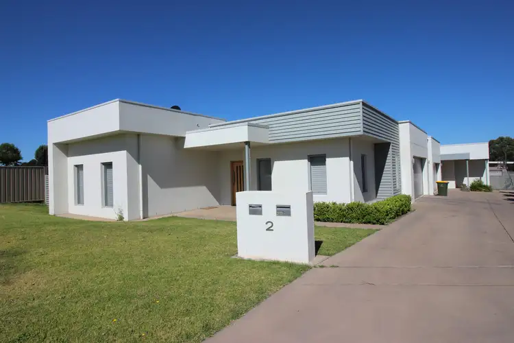 1/2 Rose Place, Boorooma NSW 2650