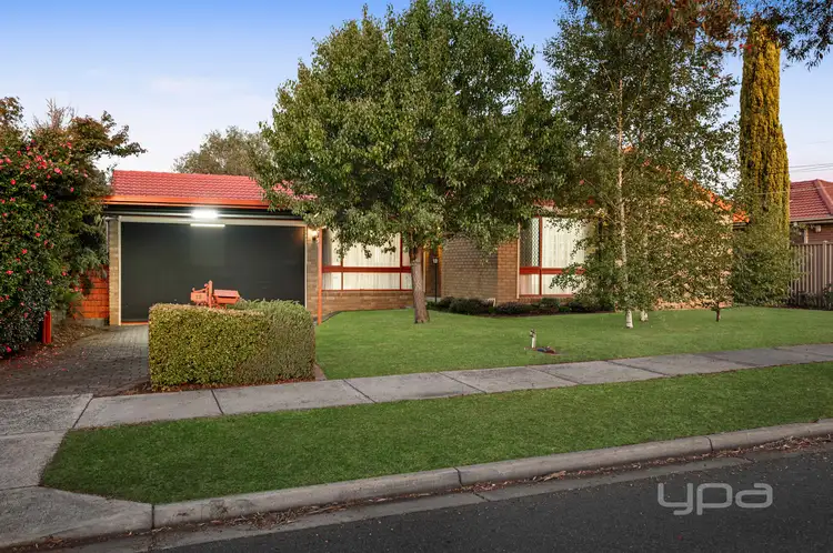 12 Lyndhurst Road, Gladstone Park VIC 3043
