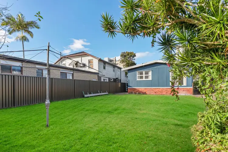 8 Sunshine Parade, Miami QLD 4220