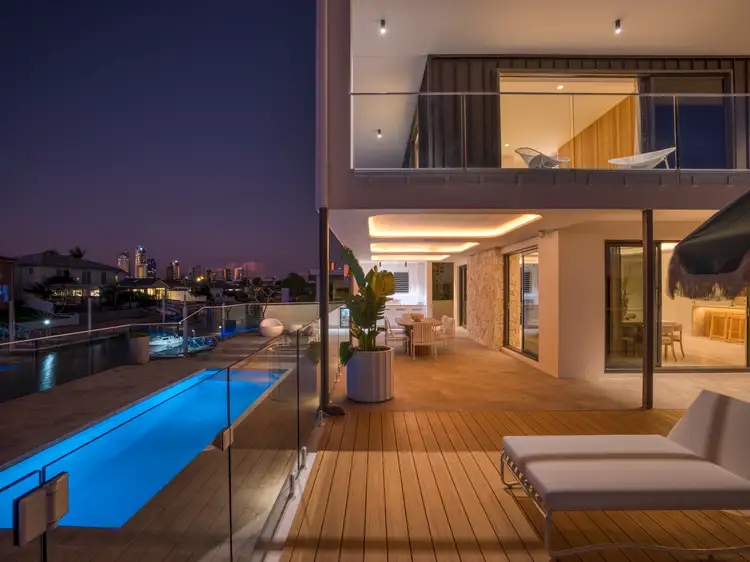 15 Cresta Court, Broadbeach Waters QLD 4218
