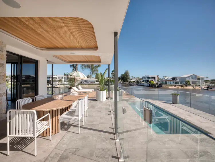 15 Cresta Court, Broadbeach Waters QLD 4218
