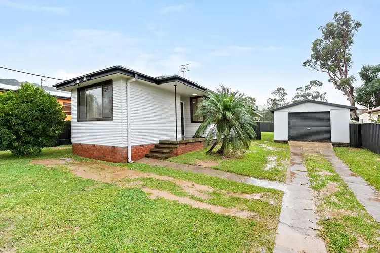 17 Ruswell Avenue, Warners Bay NSW 2282