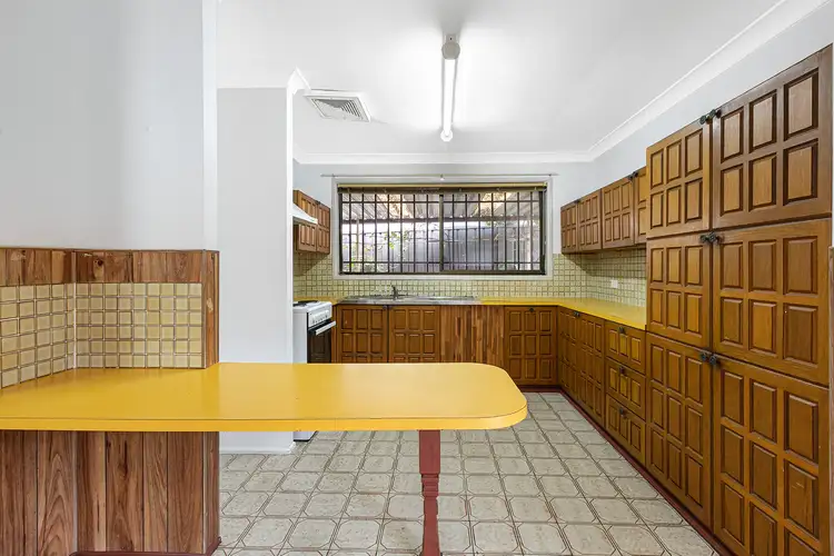 4 Strathfield Close, St Johns Park NSW 2176