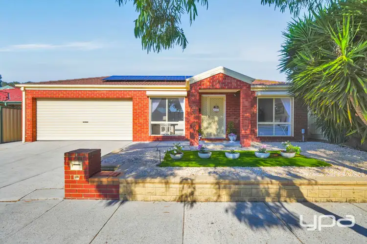 19 Mackellar Drive, Roxburgh Park VIC 3064