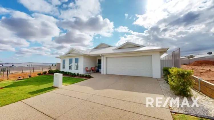 27 Bondi Crescent, Gobbagombalin NSW 2650
