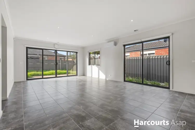 37 Pomegranate Way, Pakenham VIC 3810