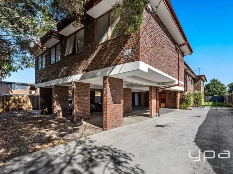 Main view of Homely unit listing, 1/10 Percy Street, St Albans VIC 3021