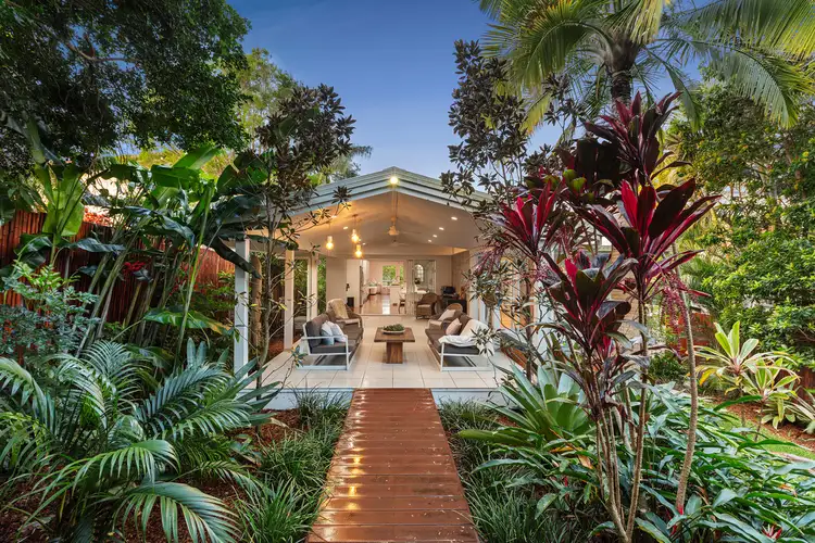 15 Pontee Parade, Alexandra Headland QLD 4572