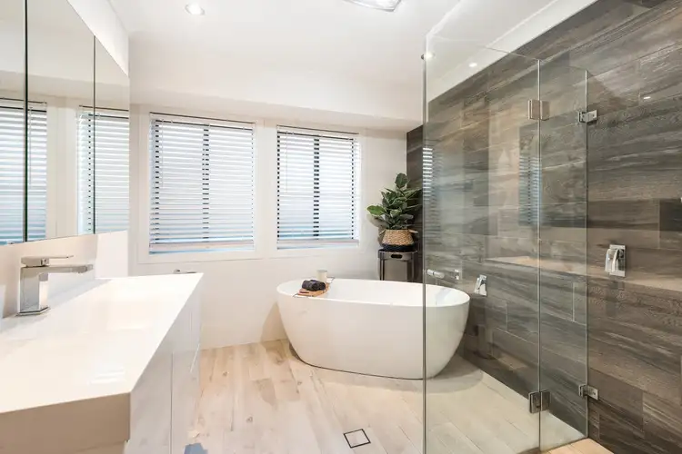 6 Kuburra Road, Erina NSW 2250