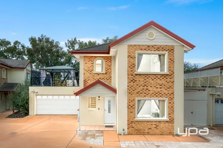 2/84 Lakeside Drive, Sanctuary Lakes VIC 3030