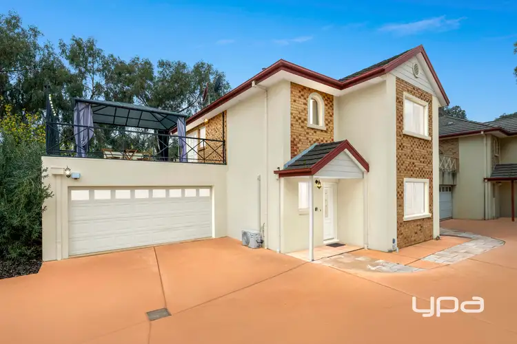 2/84 Lakeside Drive, Sanctuary Lakes VIC 3030