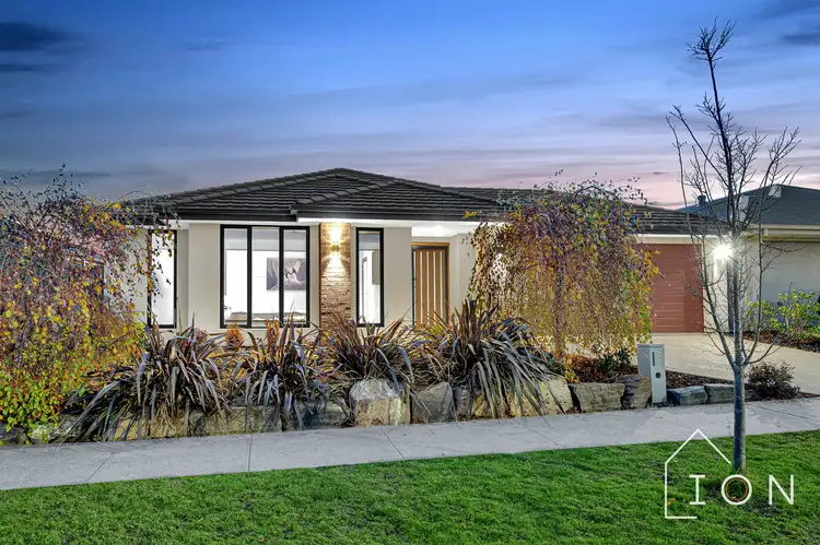 7 Strikeline Crescent, Clyde North VIC 3978