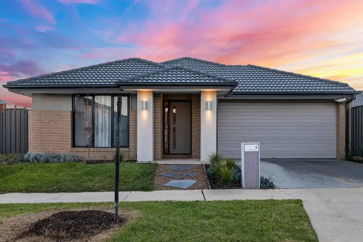 4 Pecan Grove, Clyde North VIC 3978