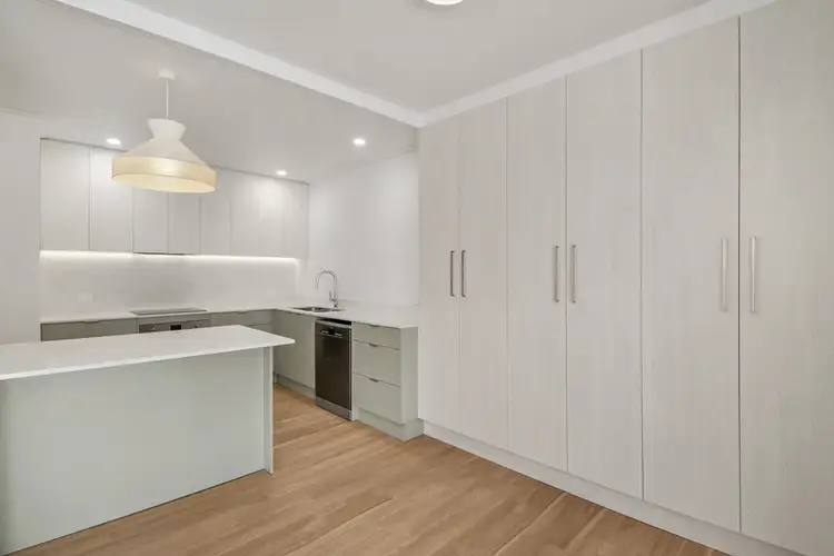 24/3-7 Eady Avenue, Broadbeach Waters QLD 4218