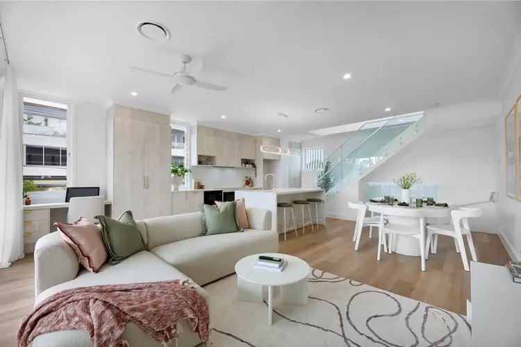 1/17 Bruce Avenue, Paradise Point QLD 4216