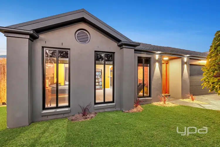 8 Sumner Crescent, Point Cook VIC 3030