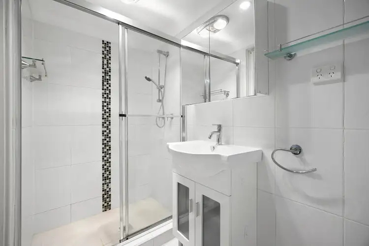 Fourth view of Homely apartment listing, 2/19 Redman Road, Dee Why NSW 2099