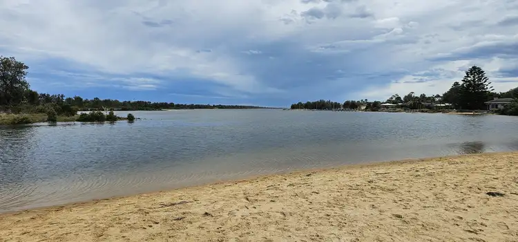 8 Endeavour Court, Lakes Entrance VIC 3909