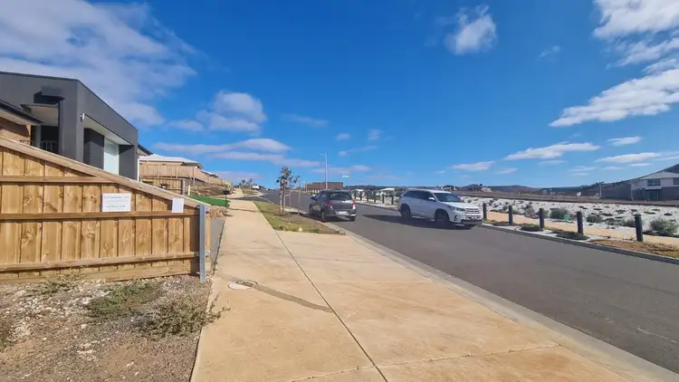 42 Ladhams Way, Maddingley VIC 3340