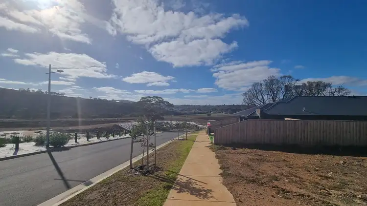 42 Ladhams Way, Maddingley VIC 3340