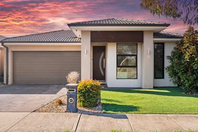37 Troups Creek Promenade, Narre Warren VIC 3805