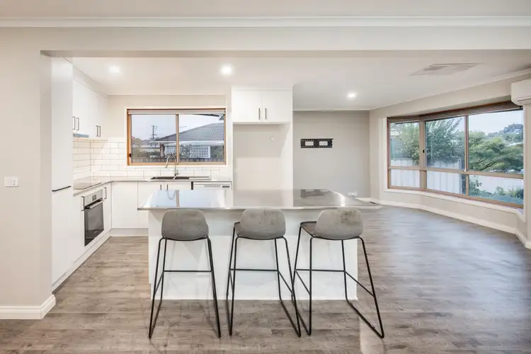 Third view of Homely house listing, 5 Paramount Court, Wodonga VIC 3690