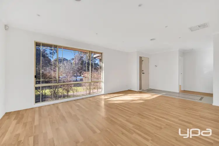 Fifth view of Homely house listing, 8 Columbia Circuit, Broadmeadows VIC 3047