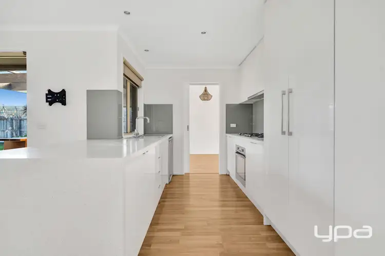 Sixth view of Homely house listing, 8 Columbia Circuit, Broadmeadows VIC 3047