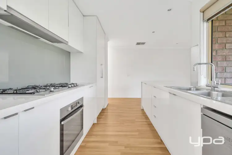 Seventh view of Homely house listing, 8 Columbia Circuit, Broadmeadows VIC 3047
