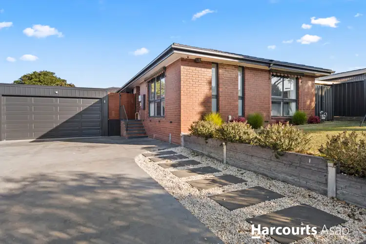 40 Ravenhill Crescent, Endeavour Hills VIC 3802