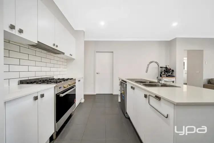 Fourth view of Homely house listing, 2 Hollywood Drive, Roxburgh Park VIC 3064
