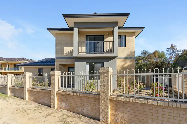 2/4 Carden Drive, Cannington WA 6107