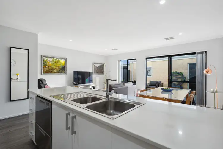 Fifth view of Homely townhouse listing, 587 Farrall Road, Midvale WA 6056