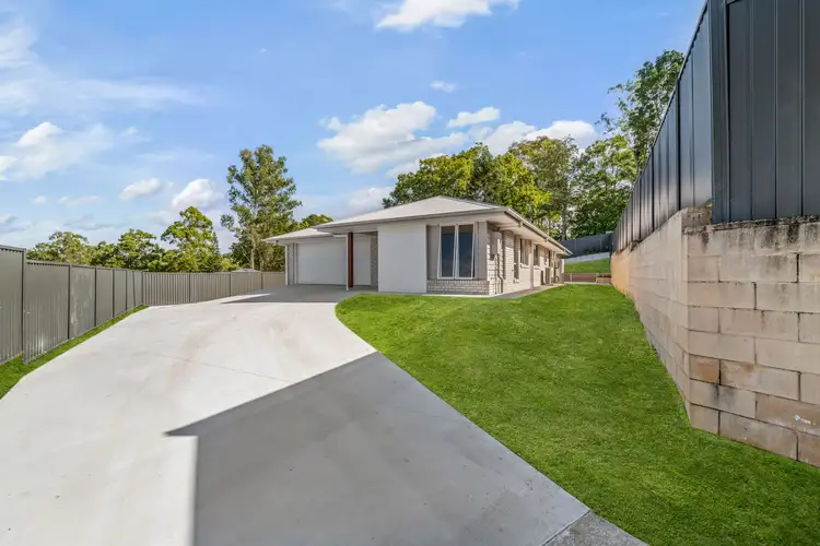 38 Excalibur, Southside QLD 4570
