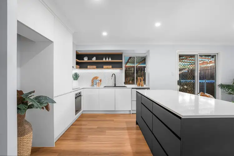15 Walnut Court, Birkdale QLD 4159
