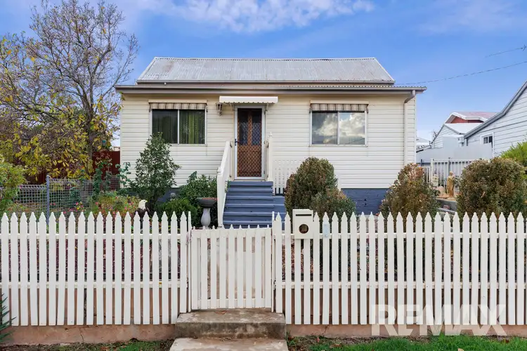 6 Stewart Street, Junee NSW 2663