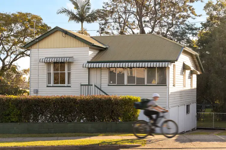 129 Southerden Street, Sandgate QLD 4017