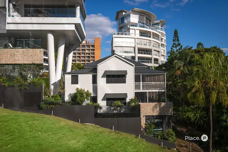 11 Thornton Street, Kangaroo Point QLD 4169