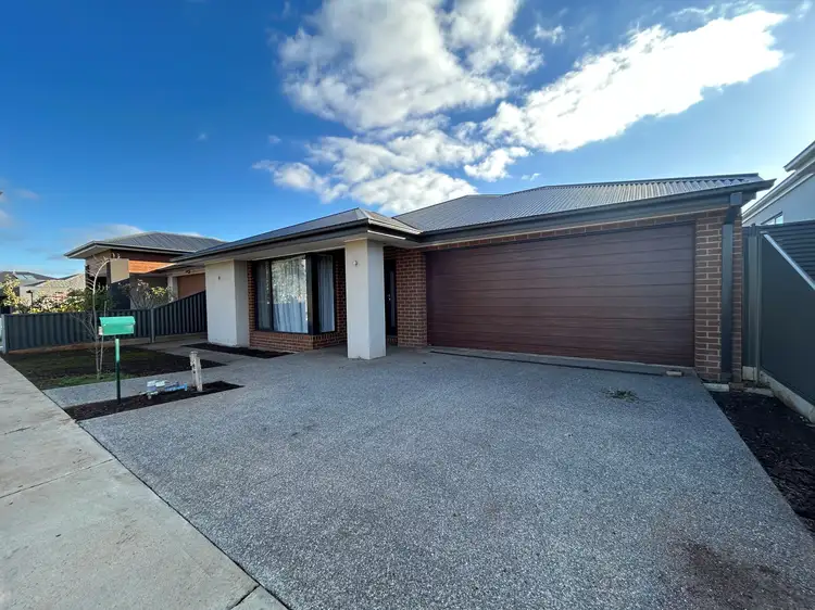 27 Reston Way, Strathtulloh VIC 3338
