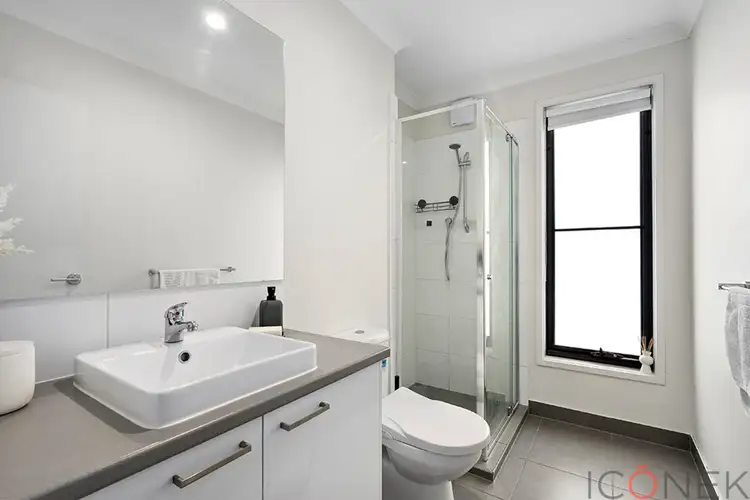 Seventh view of Homely townhouse listing, 33 Soho Crescent, Wollert VIC 3750