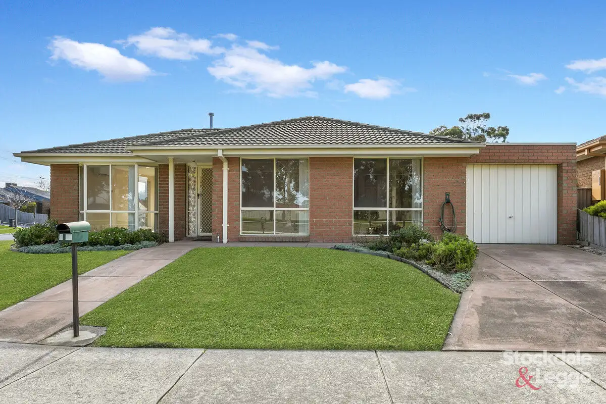 Main view of Homely unit listing, 1/11 Rachel Drive, Cranbourne North VIC 3977