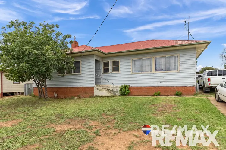 17 Robert Street, Junee NSW 2663