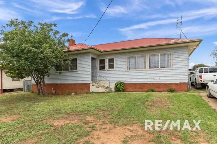 17 Robert Street, Junee NSW 2663