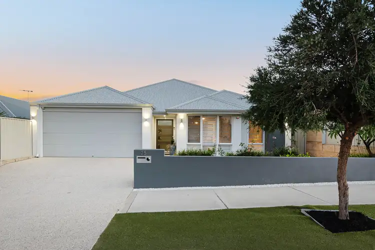25 Yamarna Road, Golden Bay WA 6174