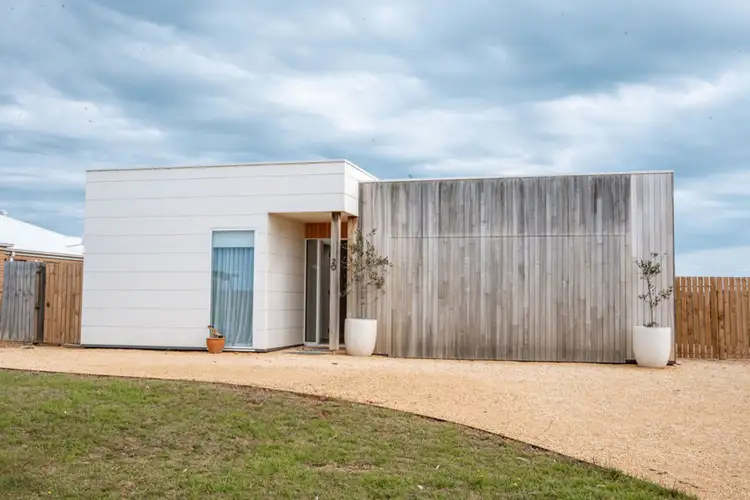 20 Callaway Court, Peterborough VIC 3270