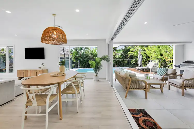 8 Pipit Parade, Burleigh Waters QLD 4220