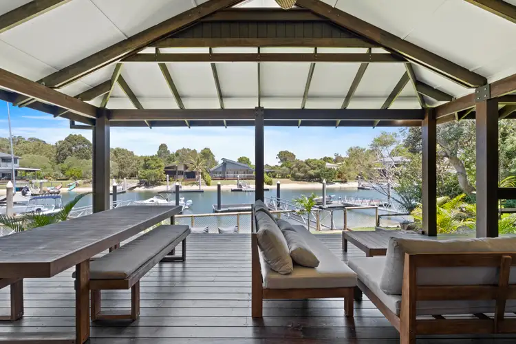 10 Kookaburra Crt, South Stradbroke QLD 4216